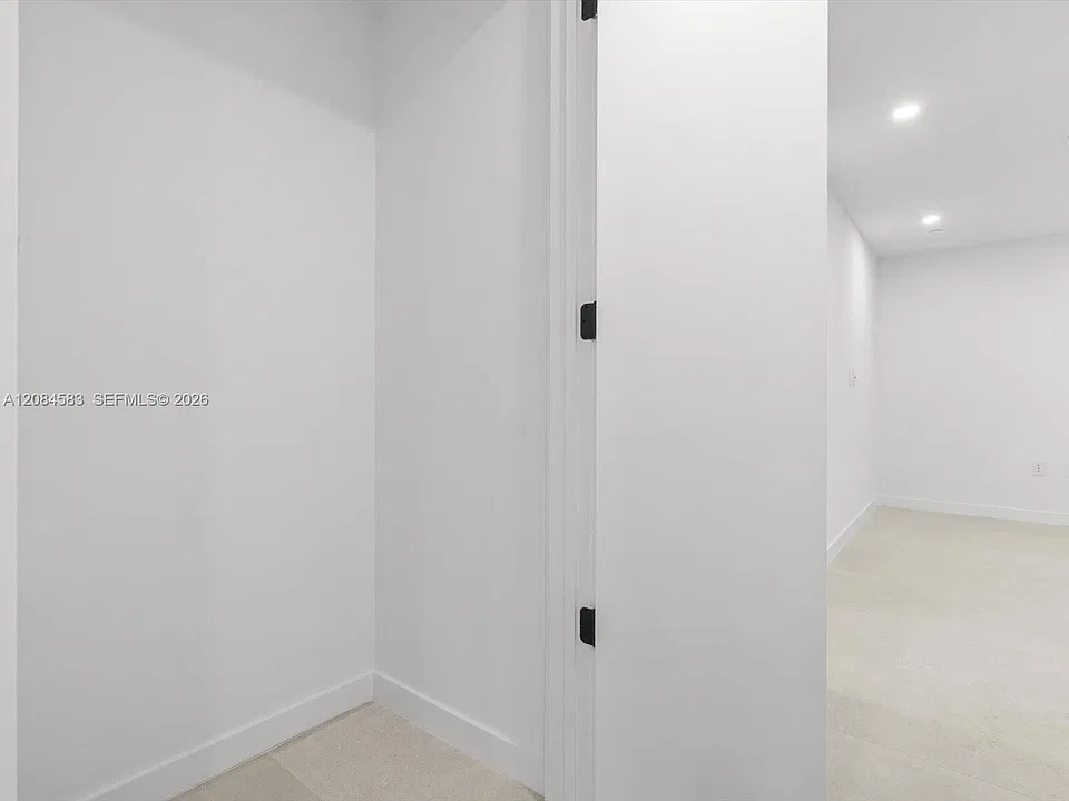 2200 Brickell Ave #CU-402