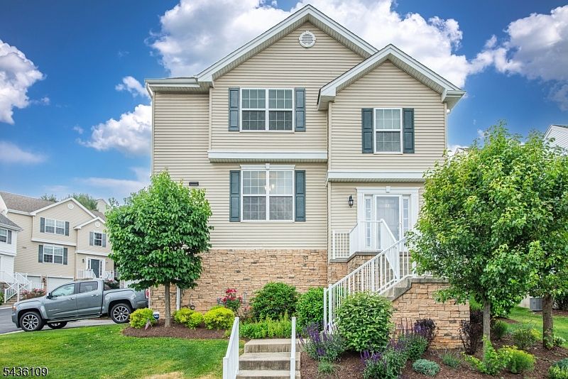 1st image of 117 Sowers Dr