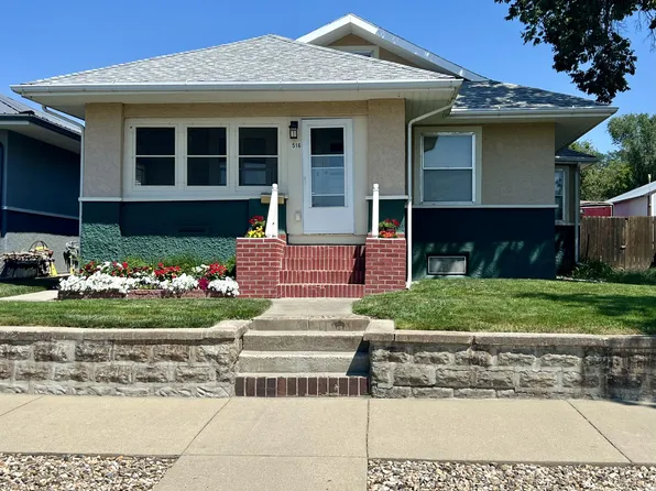 516 W Pleasant Dr, Pierre, SD 57501