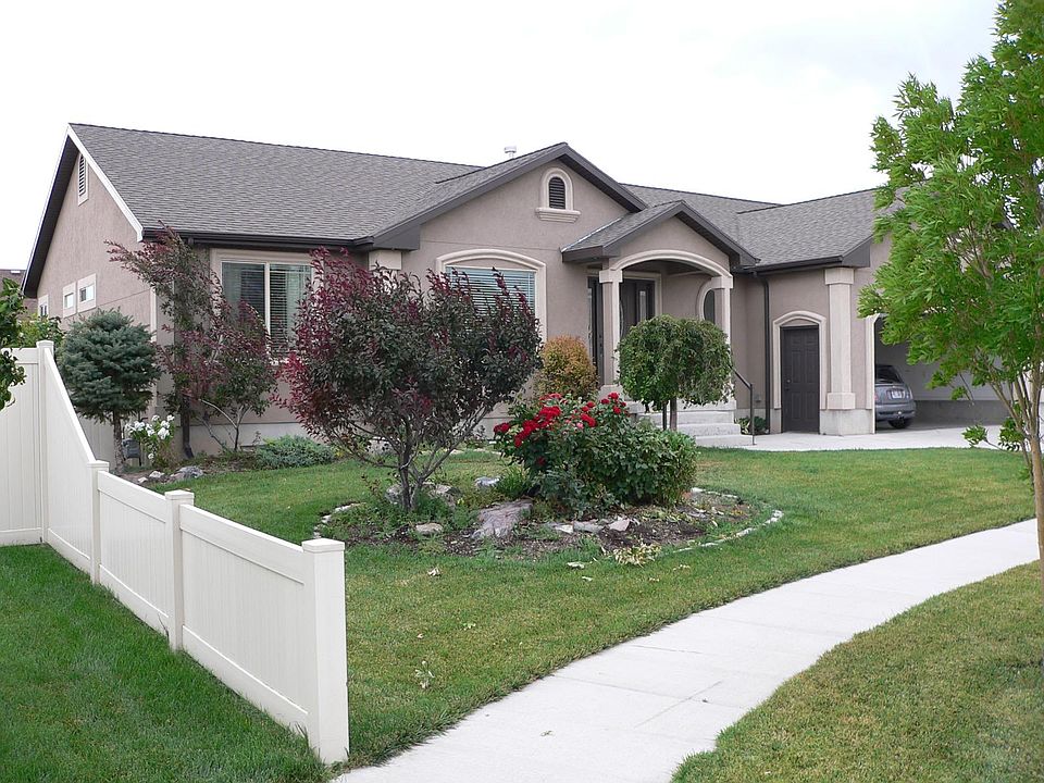 2nd image of 818 N Joshua Dr