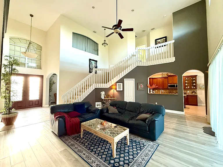 885 Chatsworth Dr — Photo 15