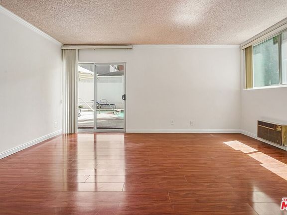 4th image of 530 S Barrington Ave APT 110