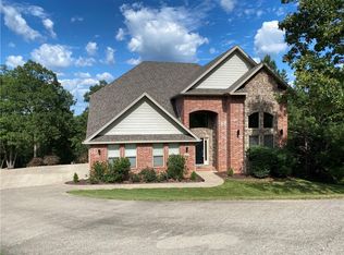 533 E Double Eagle Pl, Fayetteville, AR 72701