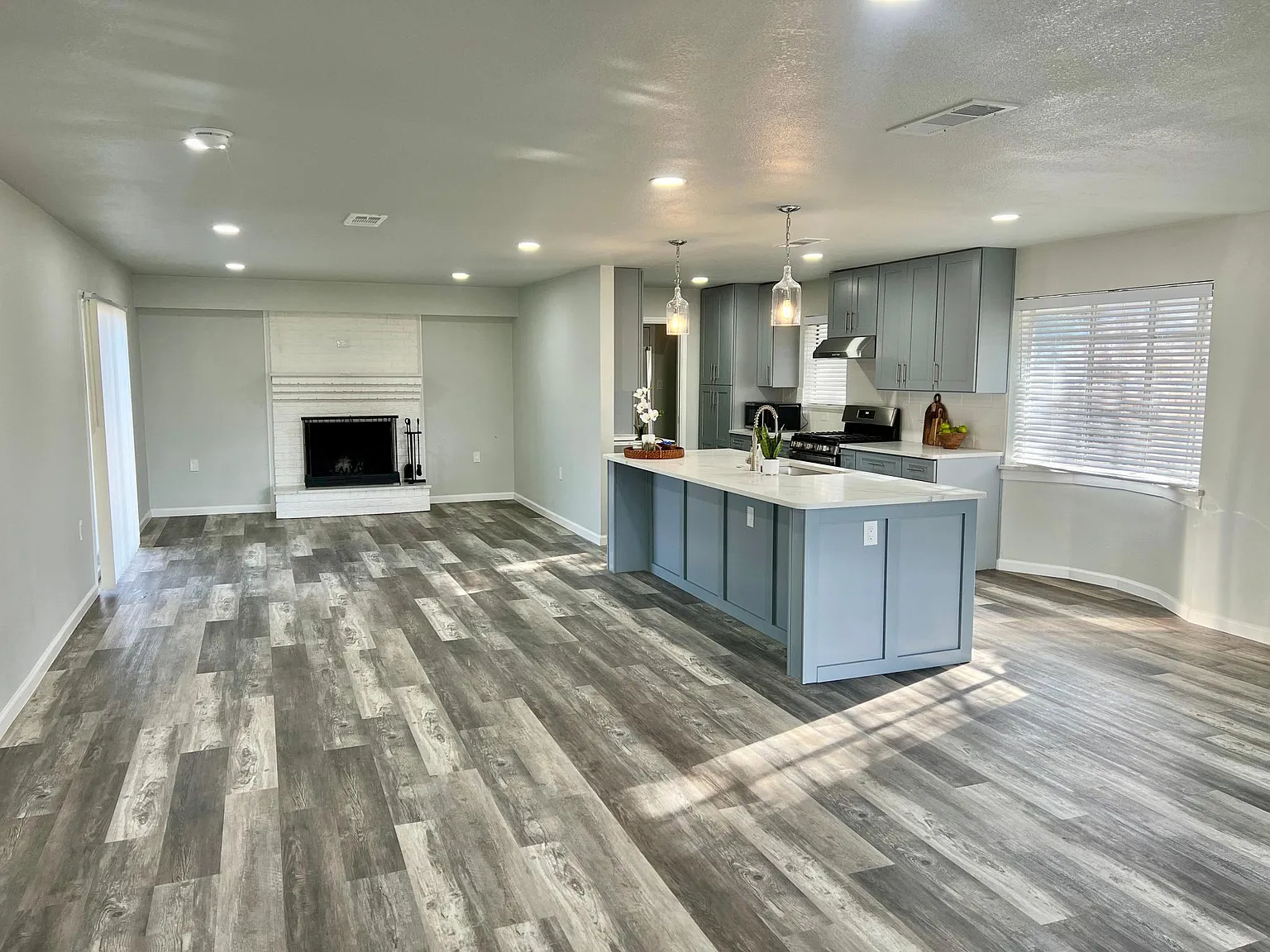 2228 Babalos Ln — Photo 3