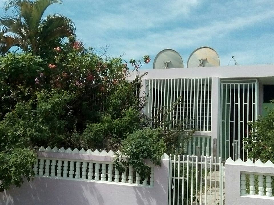 VISTA AZUL , CALLE 6 , J8 ARECIBO 00612 $800
