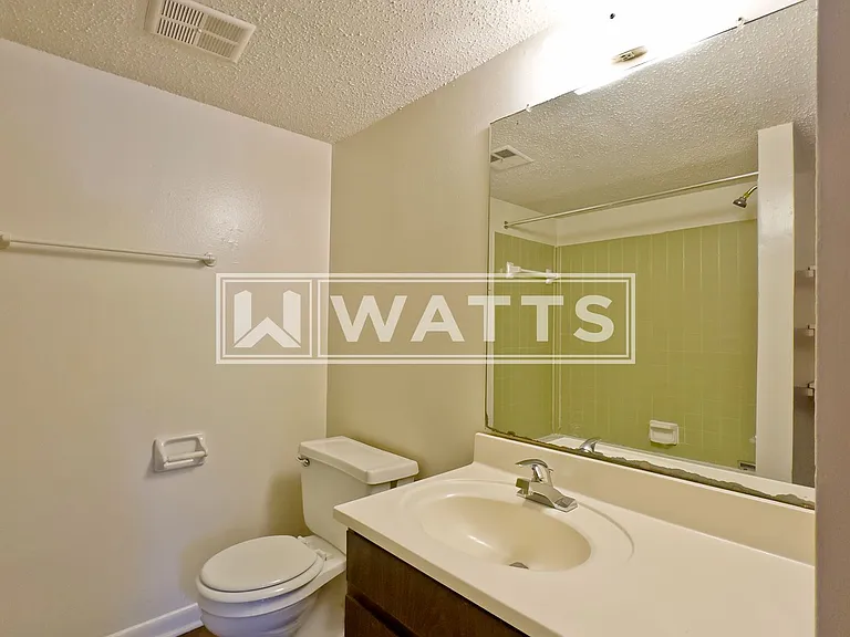 Ashley Court Apartments — Photo 14