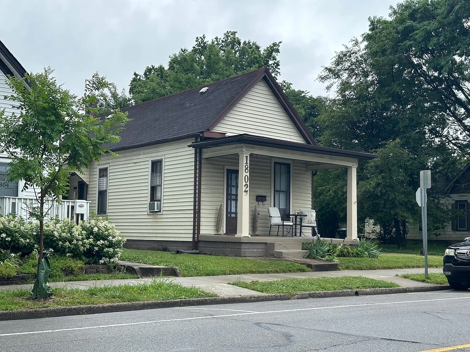 1802 E Elm St — Photo 2