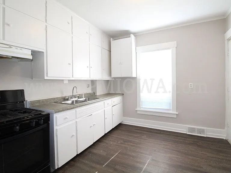 822 Clinton Ave — Photo 9