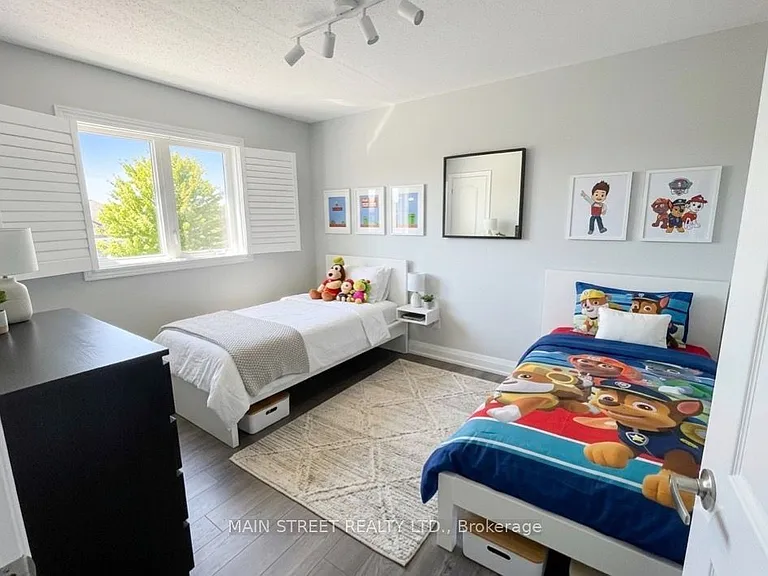 77 Reddenhurst Cres — Photo 10