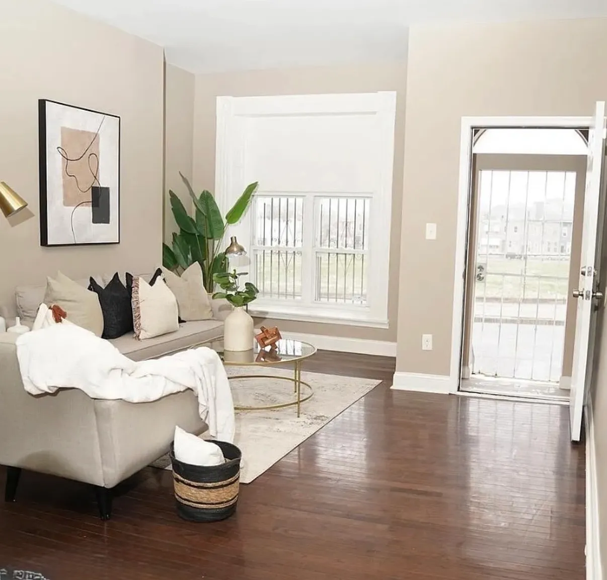 3 bed, 1200 sqft, $1,500 — Photo 1