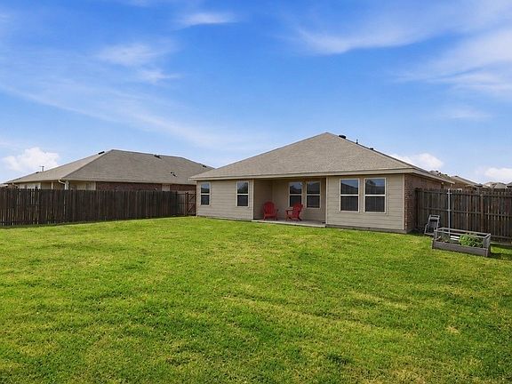 3rd image of 602 Iron Hill Ln