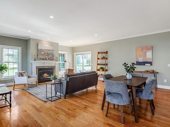 4th image of 15 Cedar Ridge Dr #1