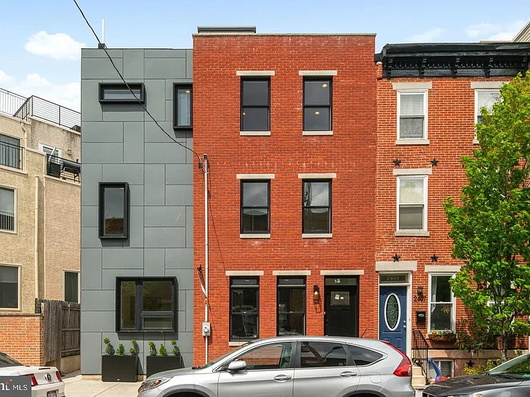 2409 Catharine St — Photo 1