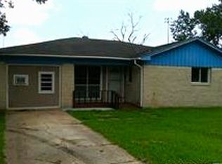 131 Lakewood Dr, Clute, TX 77531
