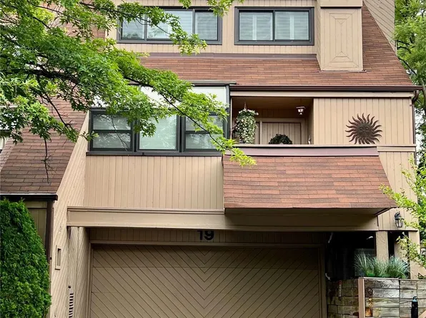 19 John Bean Ct. #19, Port Washington, NY 11050