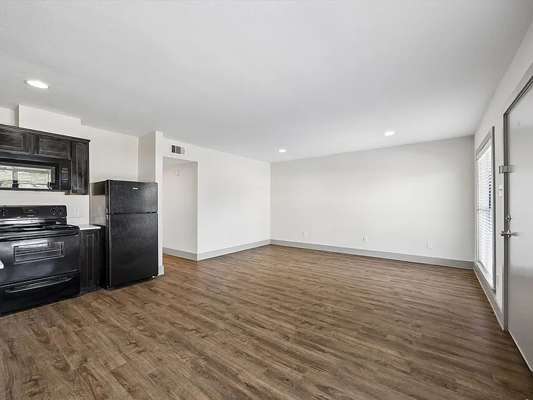 4300 Rosslyn — Photo 4
