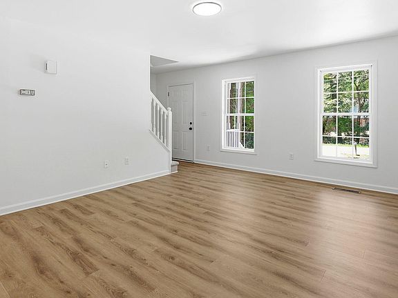 5th image of 90 Pine Hill Dr