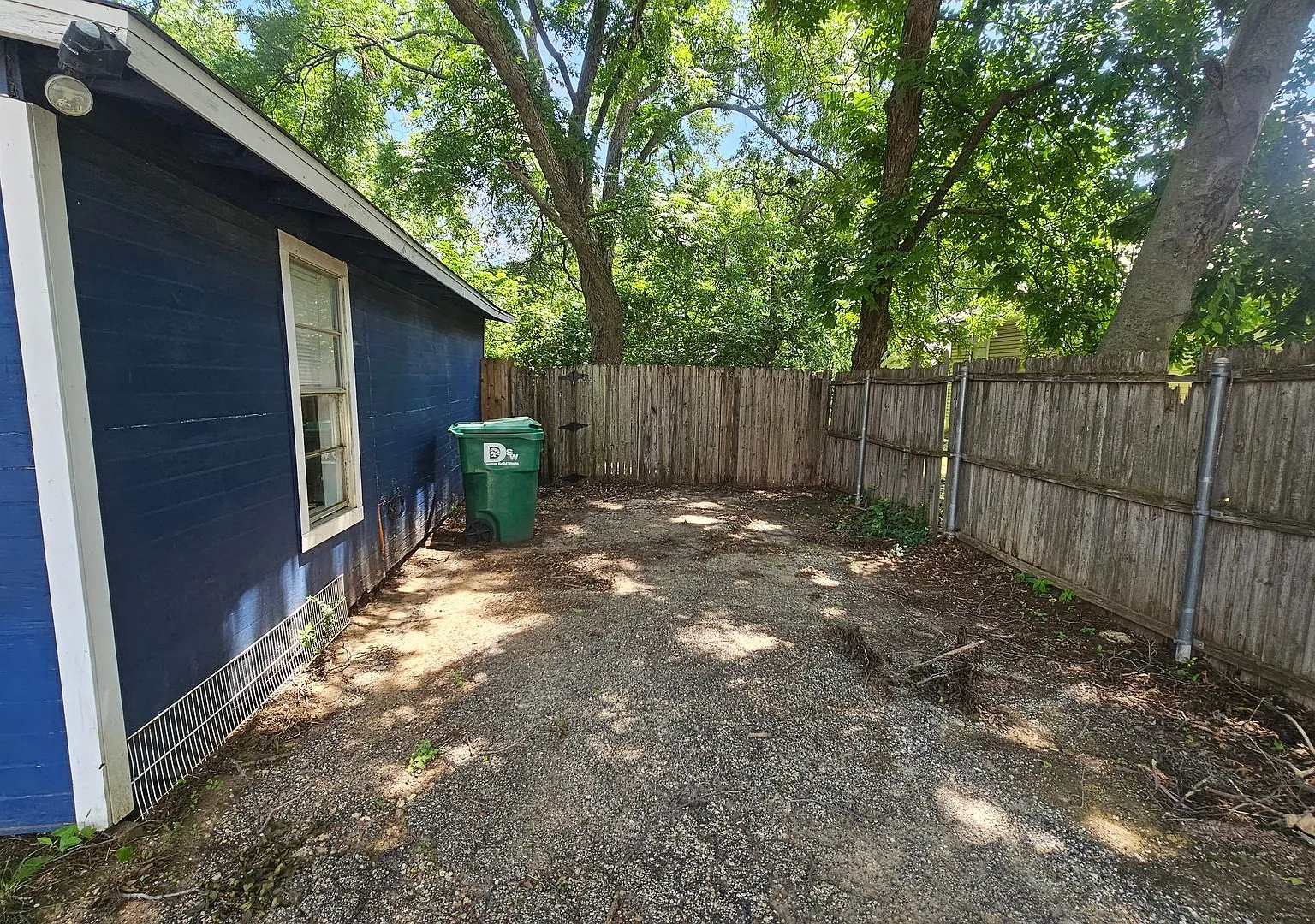 Open Concept 2 Bedroom! — Photo 3