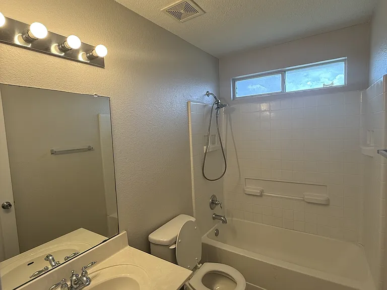 502 Constellation Dr — Photo 23
