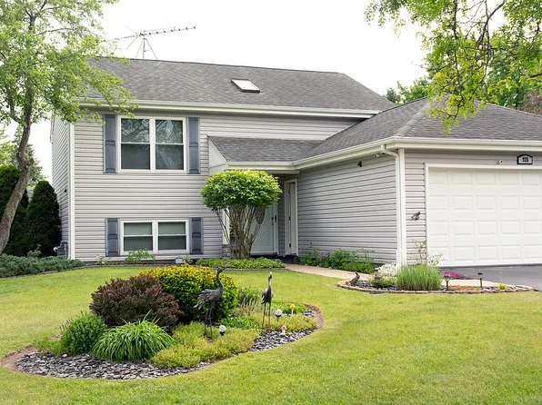 935 Revere Ln, Island Lake, IL 60042