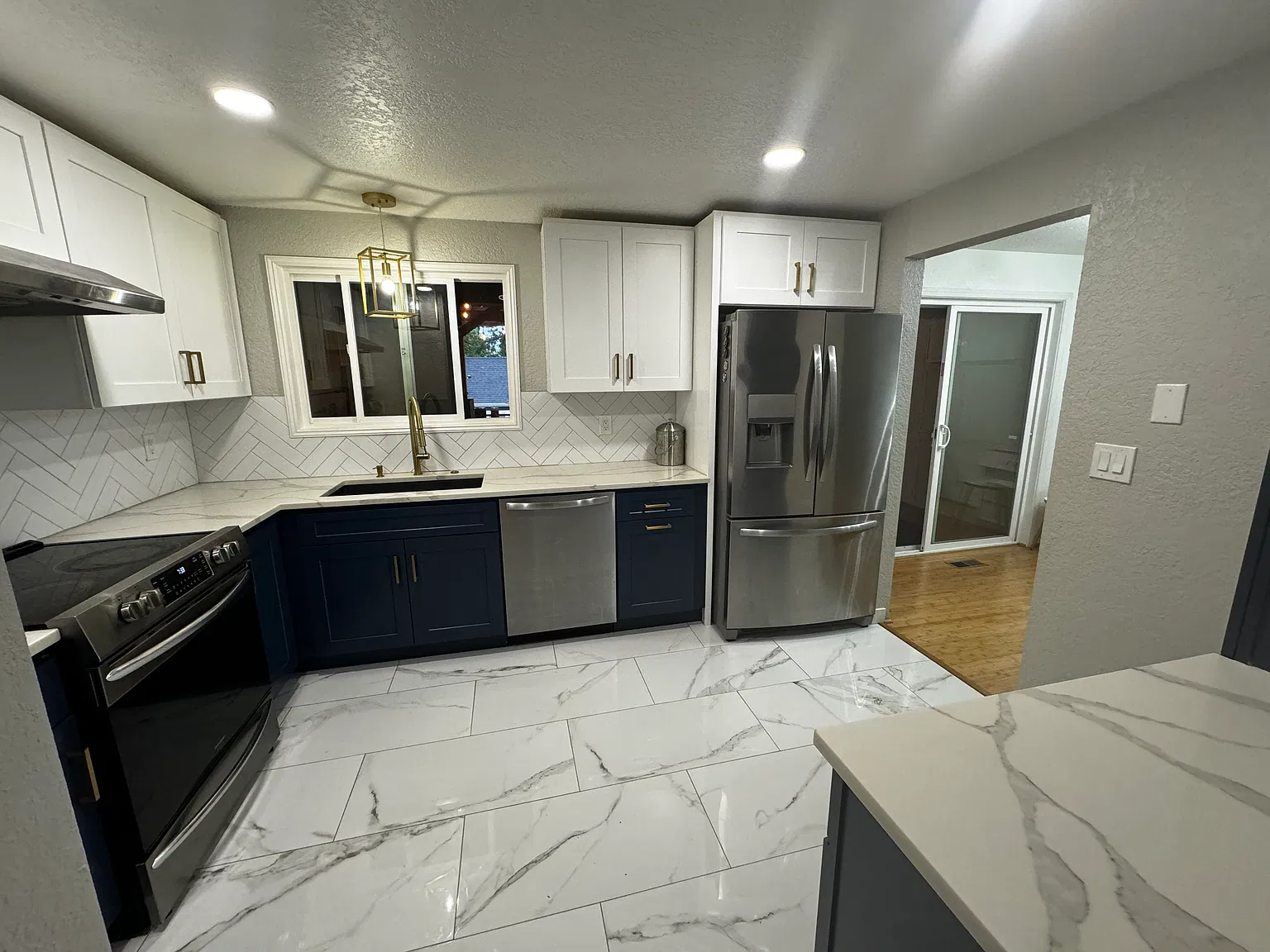 4 bed, 1800 sqft, $3,650 — Photo 3