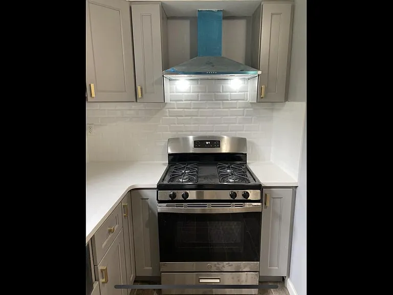 831 Winton St — Photo 4