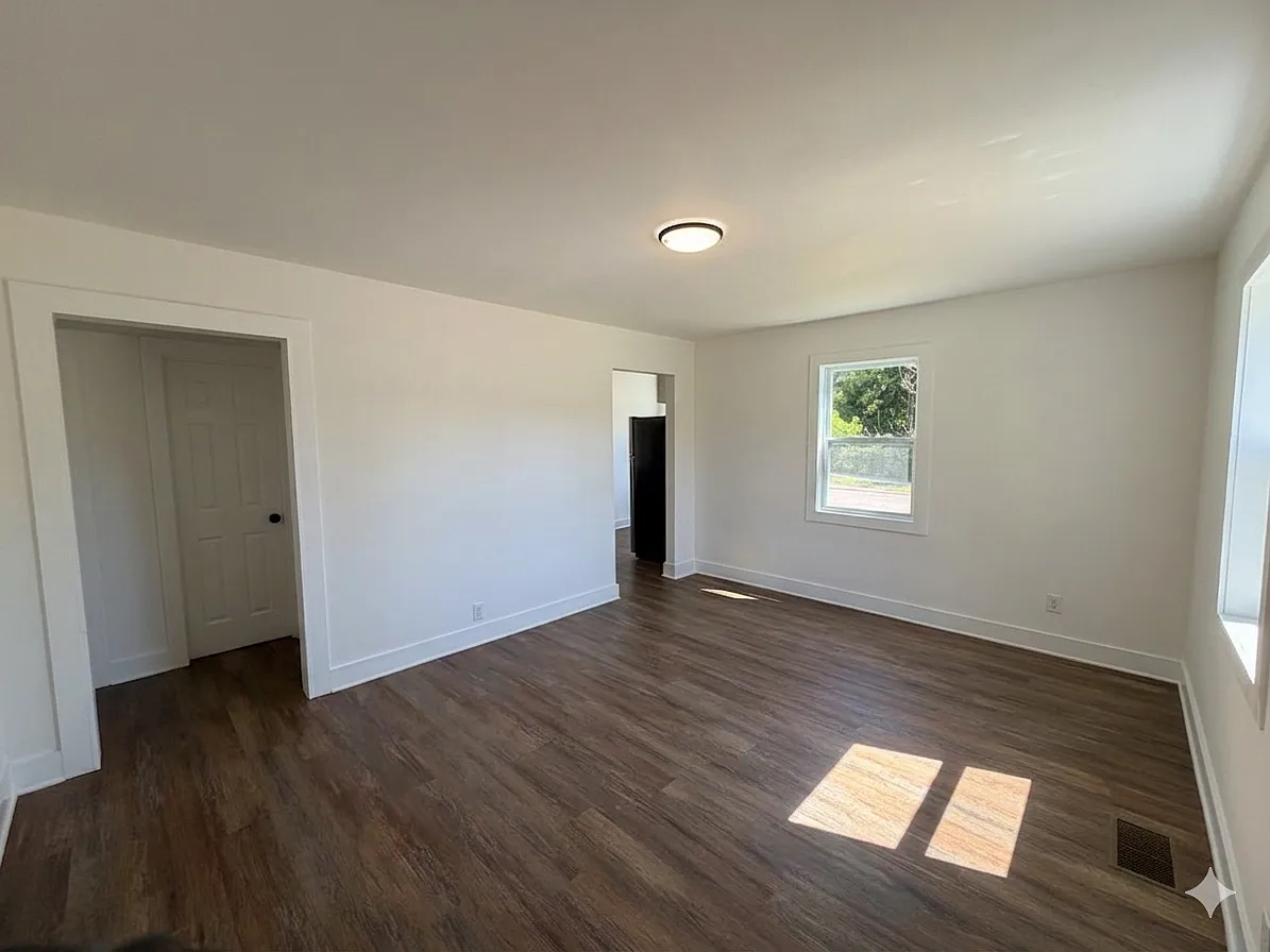 3 bed, 951 sqft, $1,750 — Photo 2