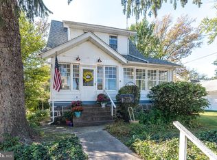 18 S Elm Ave, Aldan, PA 19018