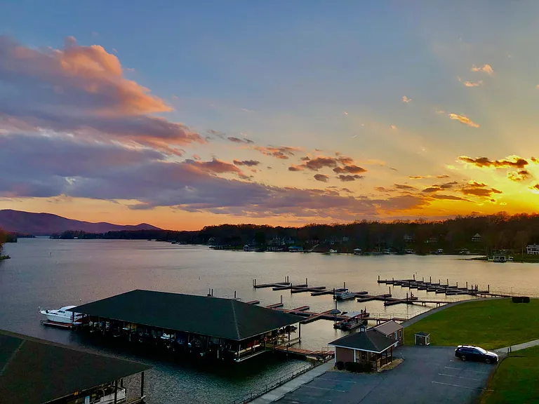 Best view on the Lake!