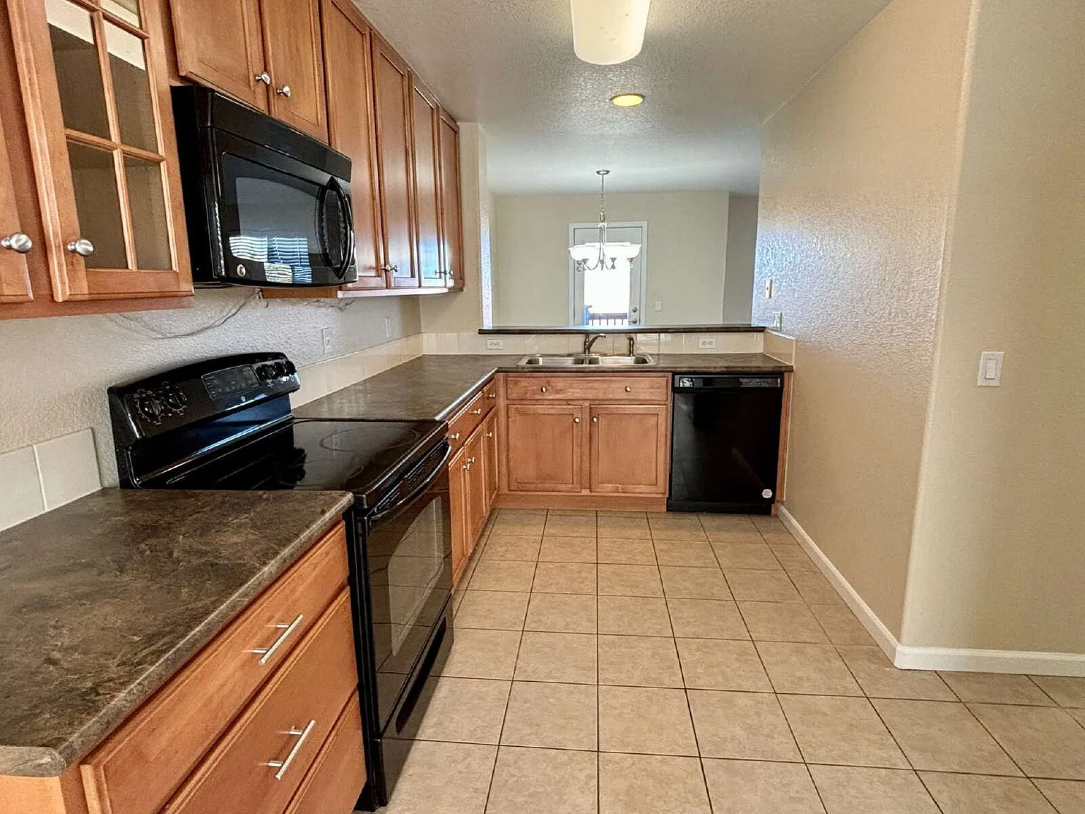 3 bed, 2.5 bath, 1631 sqft, $2,700 — Photo 4
