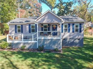 15 Oasis Ln, Candler, NC 28715