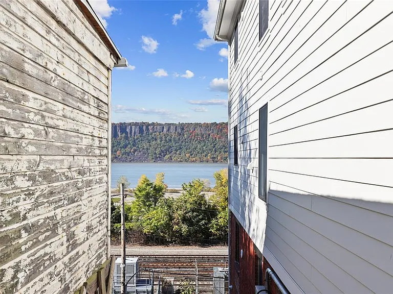 20 Ridge St #1 — Photo 15