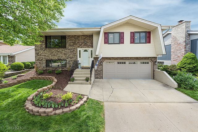 1st image of 174 Cambridge Ln