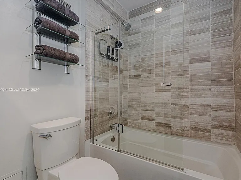 2301 Collins Ave #1230 — Photo 17
