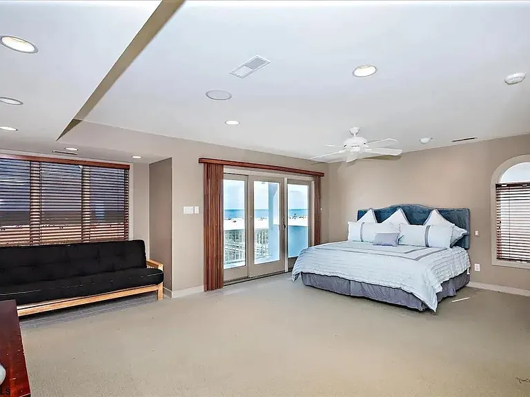 4501 Boardwalk #B — Photo 9