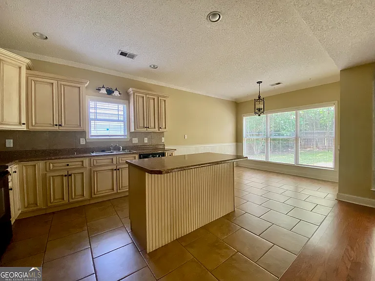 313 Madison Place Pkwy — Photo 6