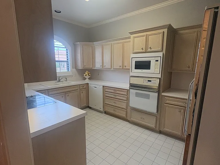 7706 Millicent Cir — Photo 10