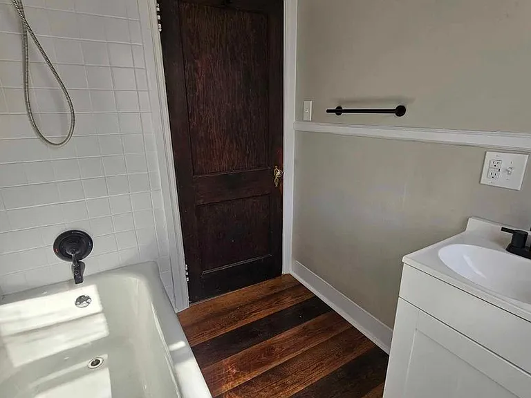 145 E North Ave — Photo 7