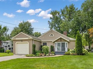 7 Pontiac Rd, West Hartford, CT 06117