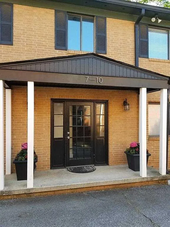 Building Photo - 960 Saint Charles Ave NE #7