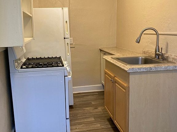 3rd image of 3820 Walnut St #301