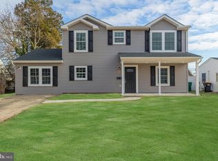 16 Goldengate Rd, Levittown, PA 19057