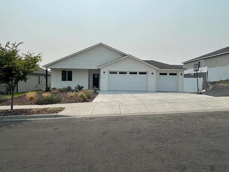 1325 W Bonneville St — Photo 1