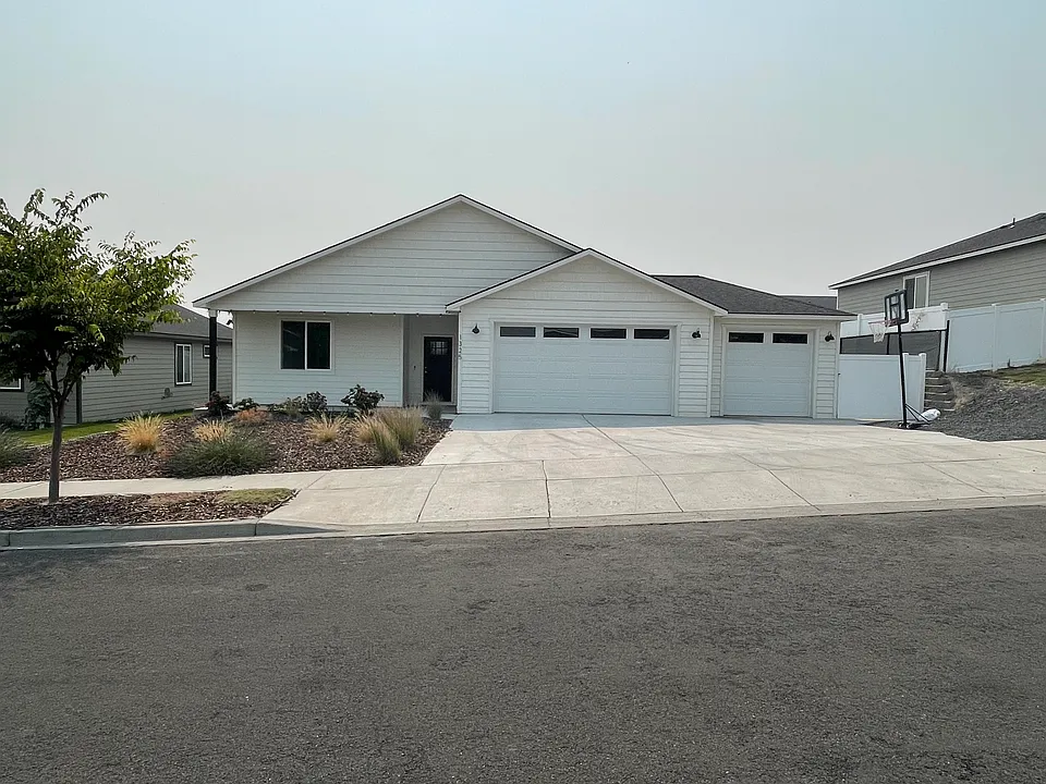 1325 W Bonneville St