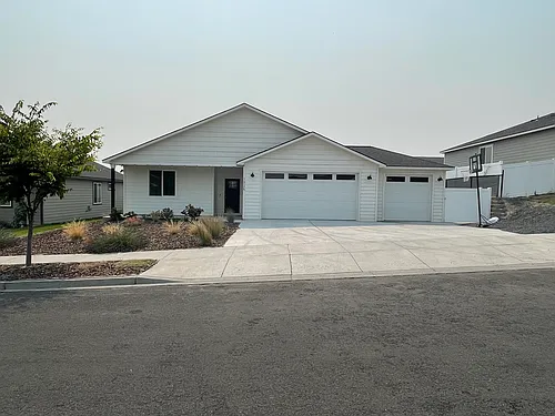 1325 W Bonneville St Photo 1