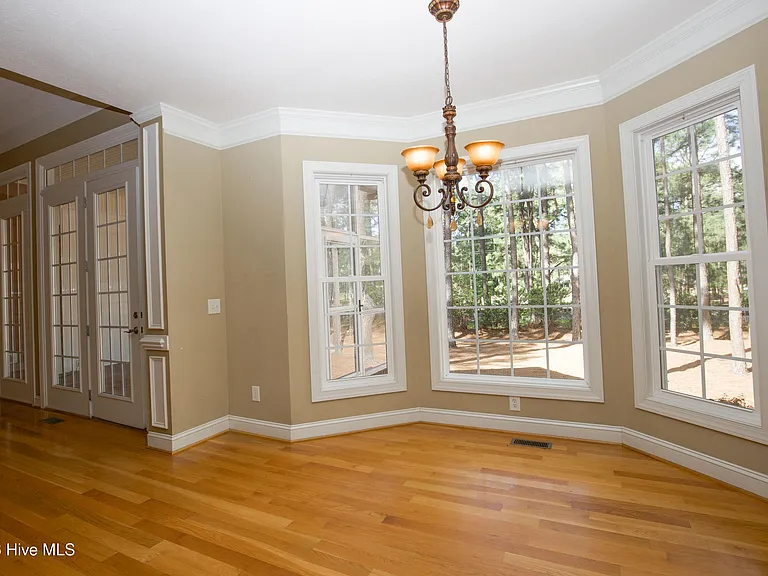 16 Montrose Ct — Photo 45
