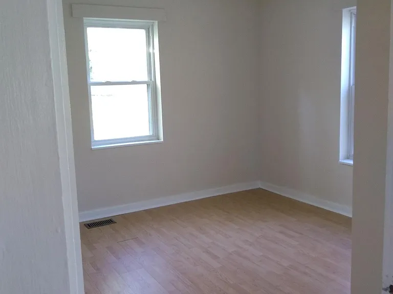 1110 McCall Ln SE — Photo 7