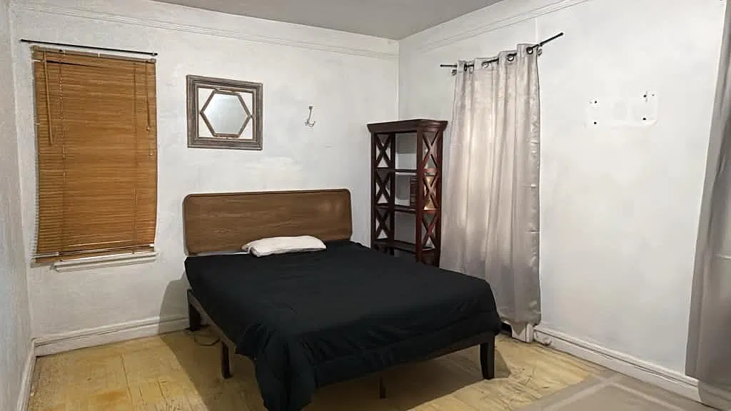 3 bed, $1,200 — Photo 1