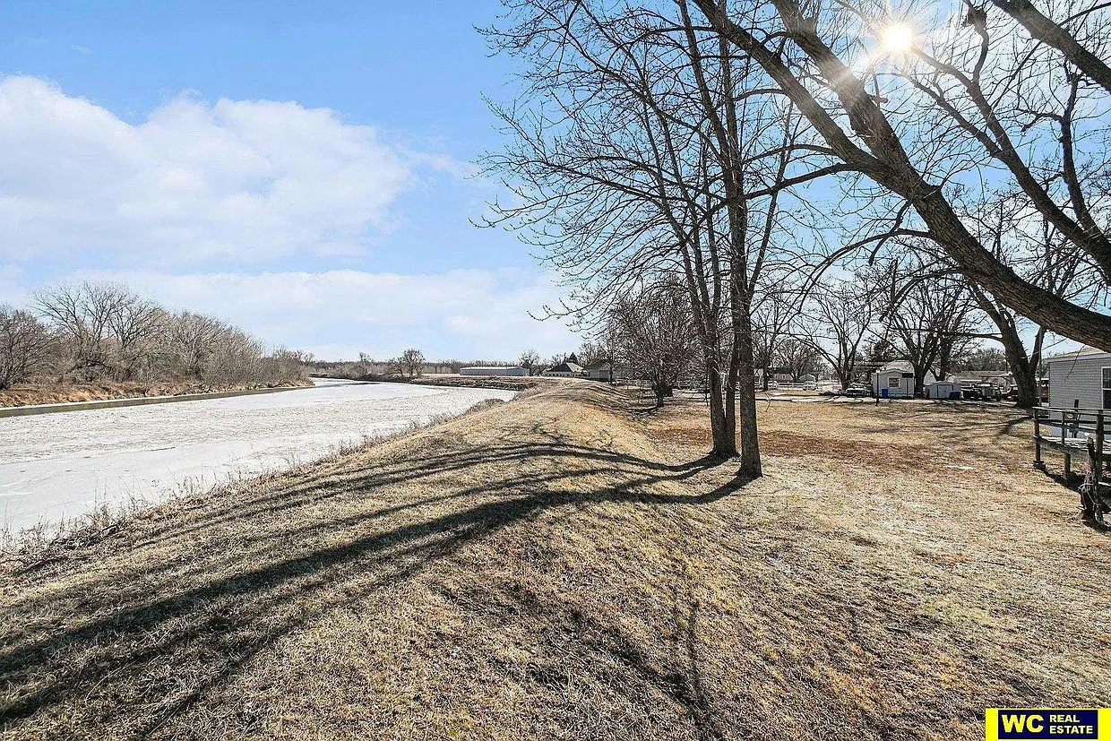 950 Bridge St — Photo 3
