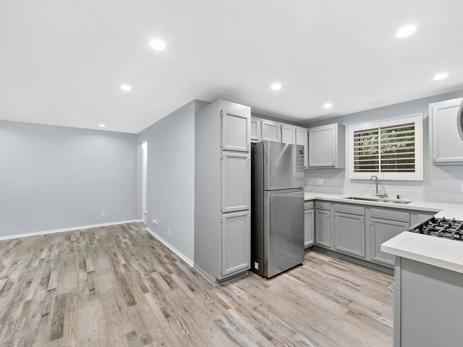 2 bed, 900 sqft, $4,195 — Photo 3